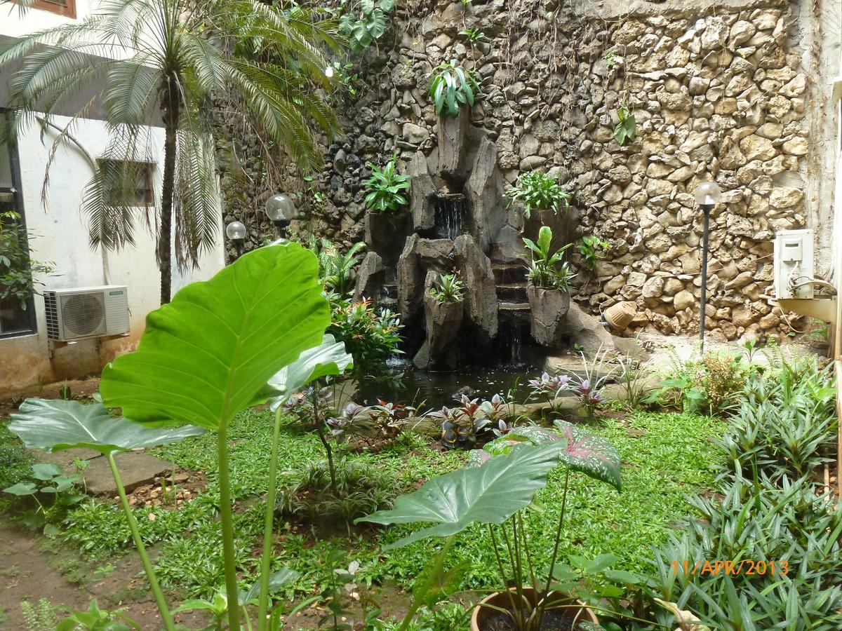 Hotel Nusantara Indah Syariah Jacarta Exterior foto